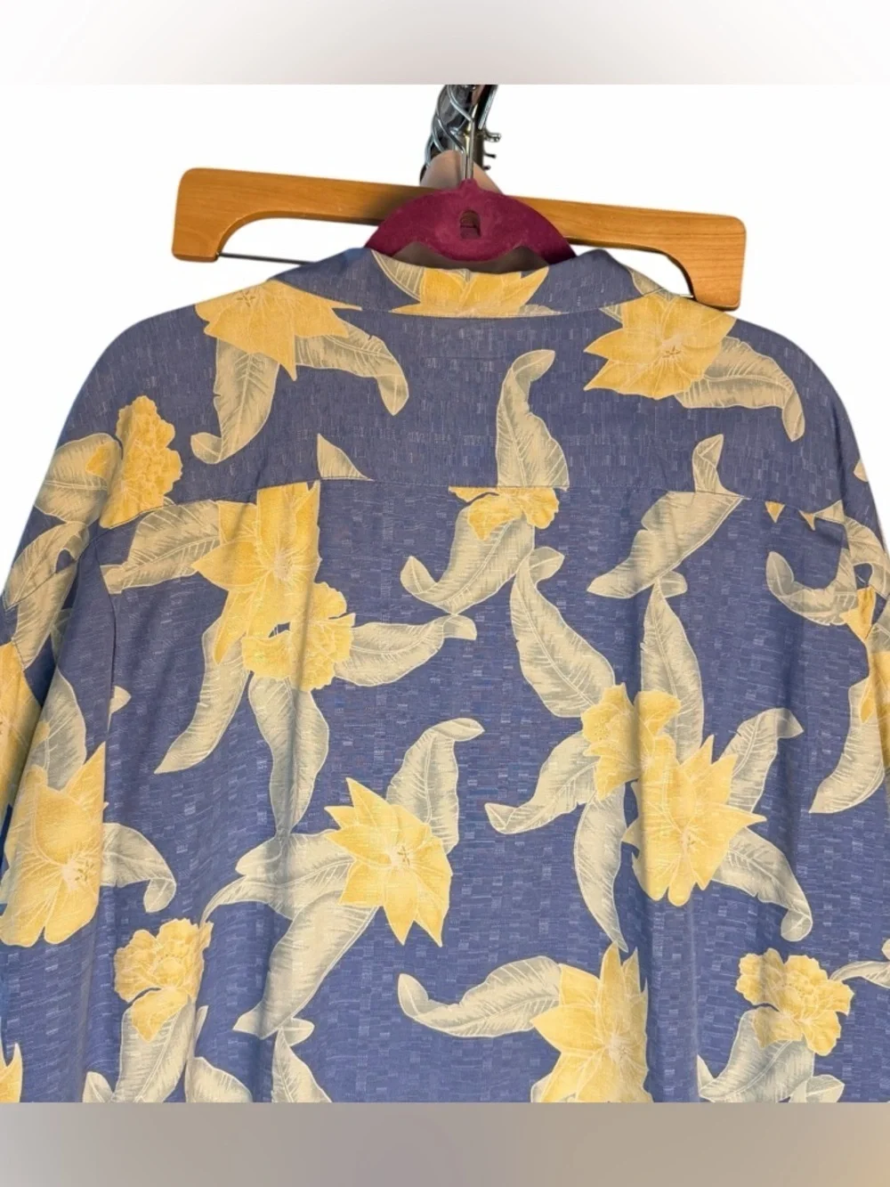 Tommy Bahama 100% Silk Floral Button-Down Hawaiian Shirt
